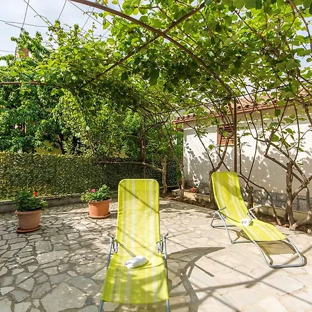Emili Guest house